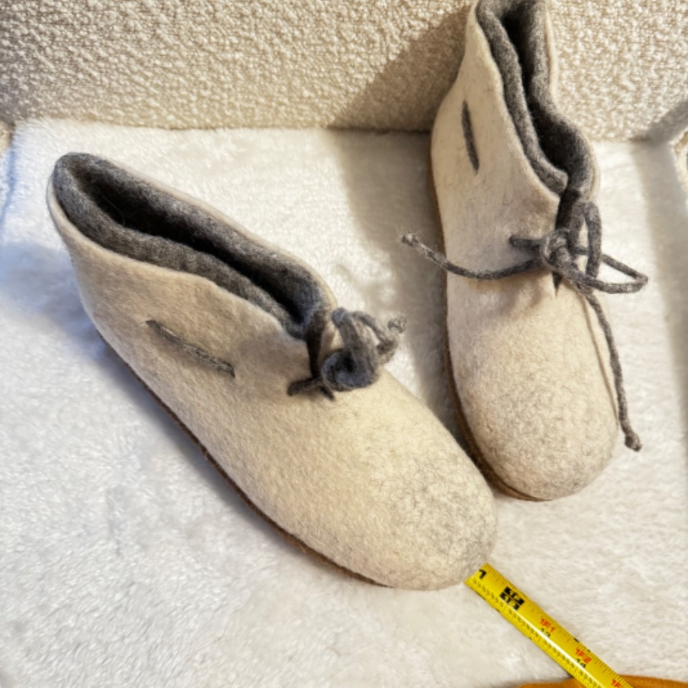 Felted wool women boots slippers with laces. Ankle booties. - Picture 16 of 16